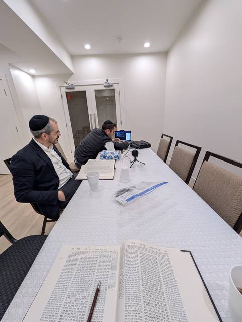 Shiur in the shteeble