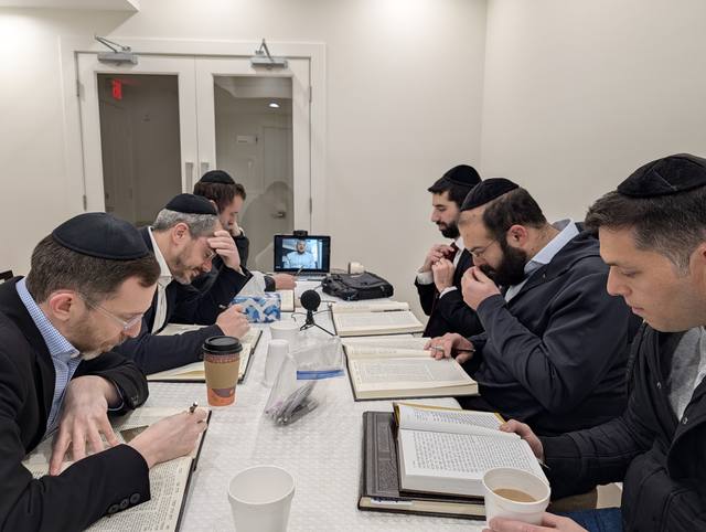 Shiur in the shteeble
