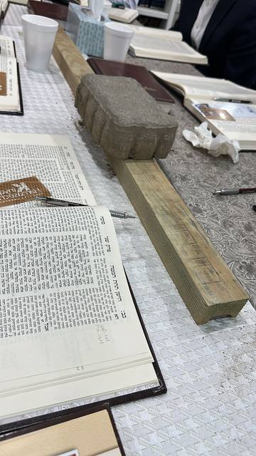 Model at shiur: a beam (קורה) over the Gemara