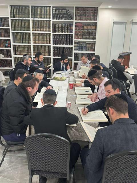 The chaburah learning in the shteeble
