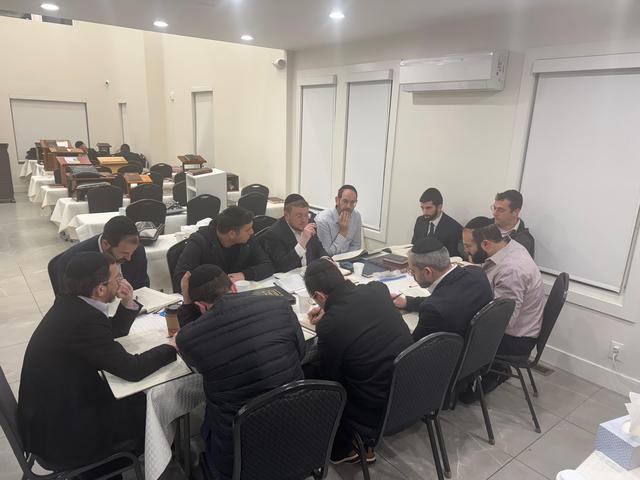 The chaburah learning in the shteeble