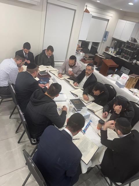 The chaburah learning in the shteeble