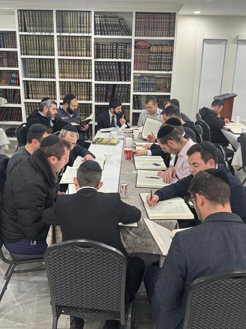 The chaburah learning in the shteeble